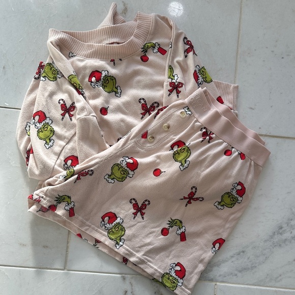 American Eagle Outfitters Other - American Eagle Outfitters Women’s Grinch Pajama Set